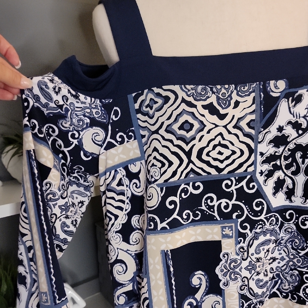 Navy and White Patterned Blouse Cut out Shoulders JM Collection - Picture 2 of 10